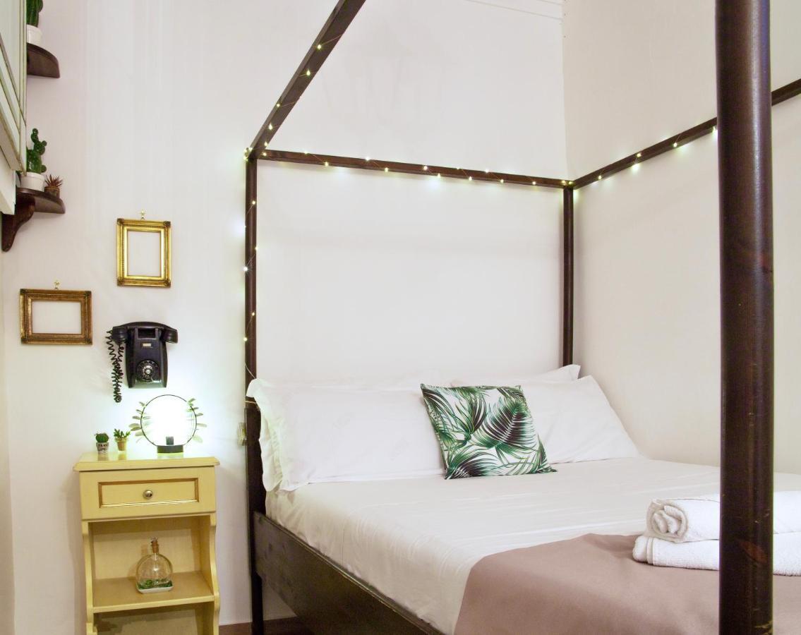 Jungle 13 - Room And Apartments Napoli Bagian luar foto