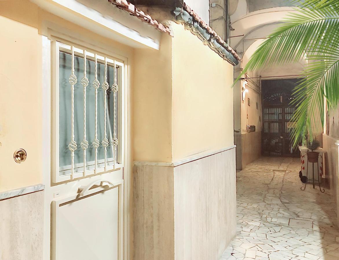 Jungle 13 - Room And Apartments Napoli Bagian luar foto