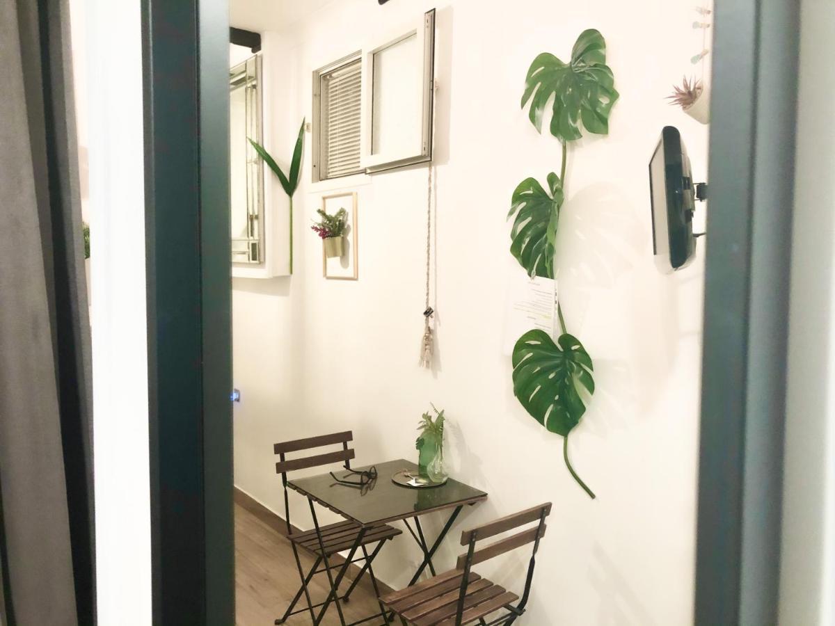Jungle 13 - Room And Apartments Napoli Bagian luar foto
