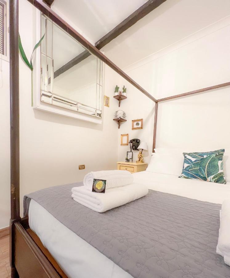 Jungle 13 - Room And Apartments Napoli Bagian luar foto